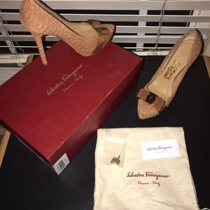 Beige Ferragamo Size 7 . Heels